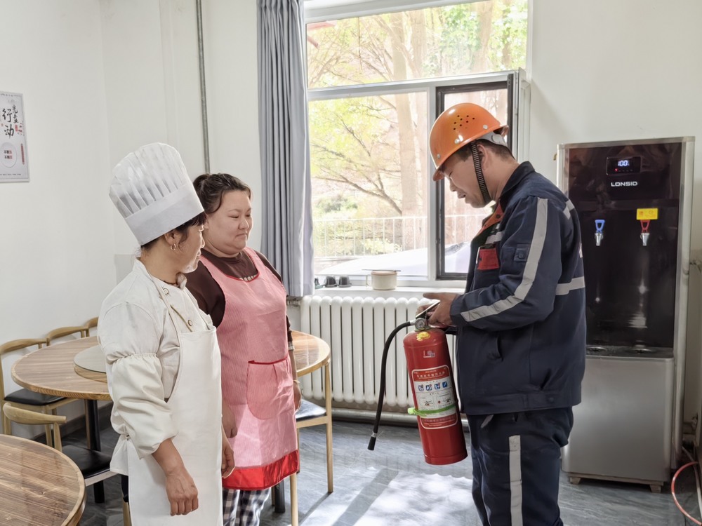 陕煤建设机电安装公司:“培训+实操”提升职工应急处置能力 陕煤建设机电安装公司:“培训+实操”提升职工应急处置能力