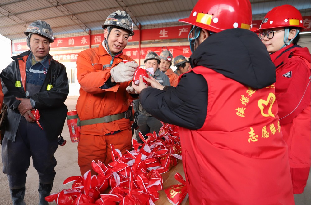 汇聚爱心,点亮希望:陕煤建设矿建二公司志愿服务活动全记录 汇聚爱心,点亮希望:陕煤建设矿建二公司志愿服务活动全记录