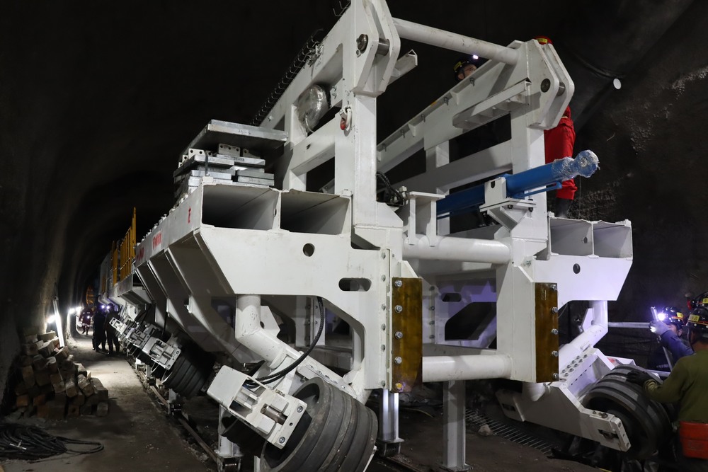 陕煤建设矿建二公司“蛇形”巷道TBM掘进技术成果达到国际领先水平 陕煤建设矿建二公司“蛇形”巷道TBM掘进技术成果达到国际领先水平