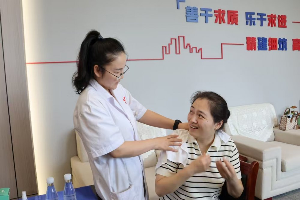 “守护健康 悦享关怀”关爱职工活动走进陕煤建设基层单位 “守护健康 悦享关怀”关爱职工活动走进陕煤建设基层单位